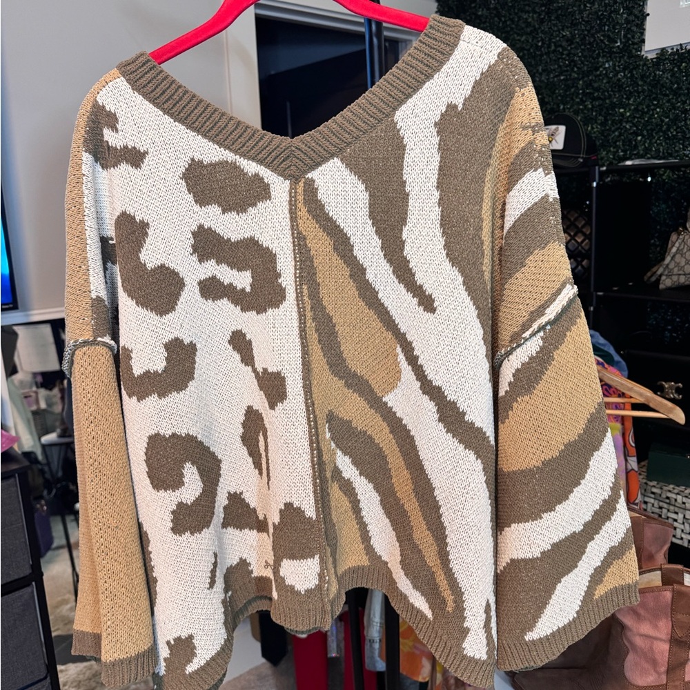 POL Oversized Animal Print Sweater | V-Neck Knit | Size M - Picture 2 of 5